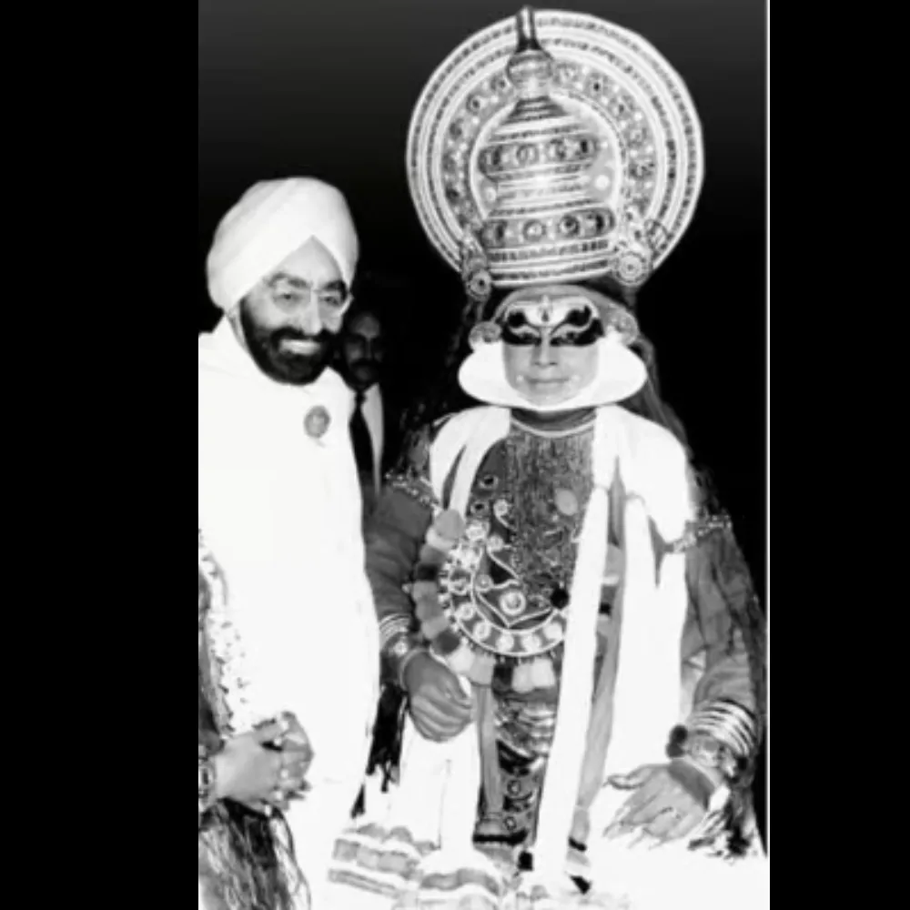 Traditional Kathakali performance in Kochi with vibrant costumes and expressive gestures