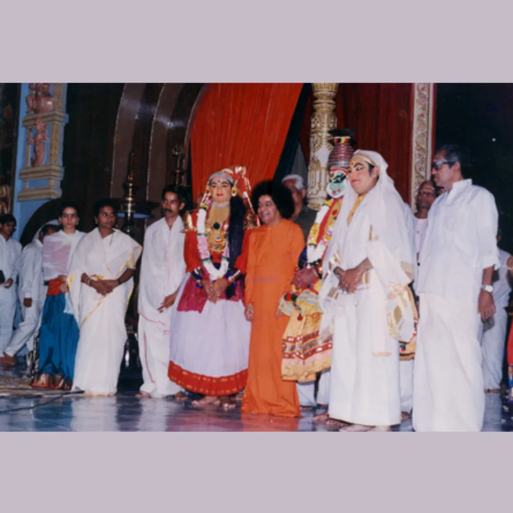 Traditional Kathakali performance in Kochi with vibrant costumes and expressive gestures
