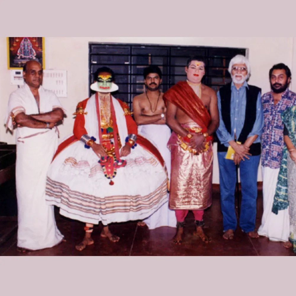Traditional Kathakali performance in Kochi with vibrant costumes and expressive gestures