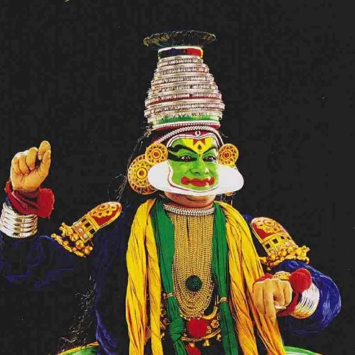 Best Kathakali performance in Kochi showcasing vibrant costumes and traditional makeup